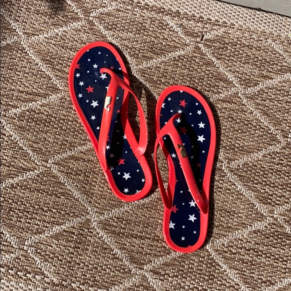 Vineyard vines flip flops